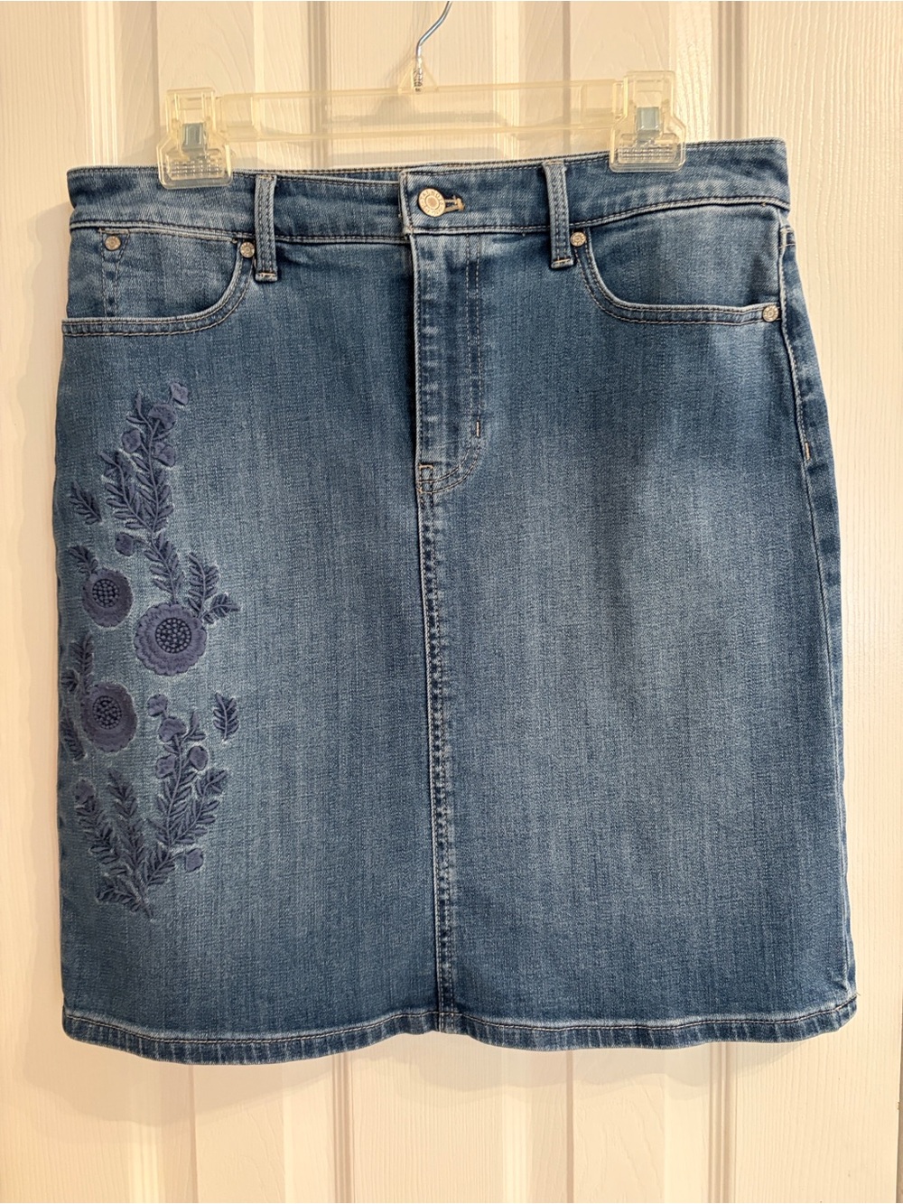 Talbots Size 8 Embroidered Floral Denim Skirt